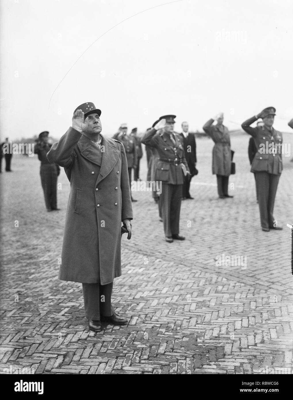 Aankomst Franse generaal Jean de Lattre de Tassigny, Bestanddeelnr 901-9079. Banque D'Images
