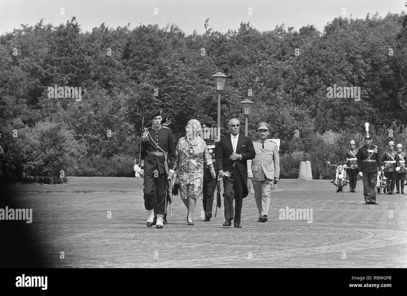 Aankomst président Bourguiba bij Huis ten Bosch rencontré koningin Juliana en prins être Bestanddeelnr, 919-3295. Banque D'Images