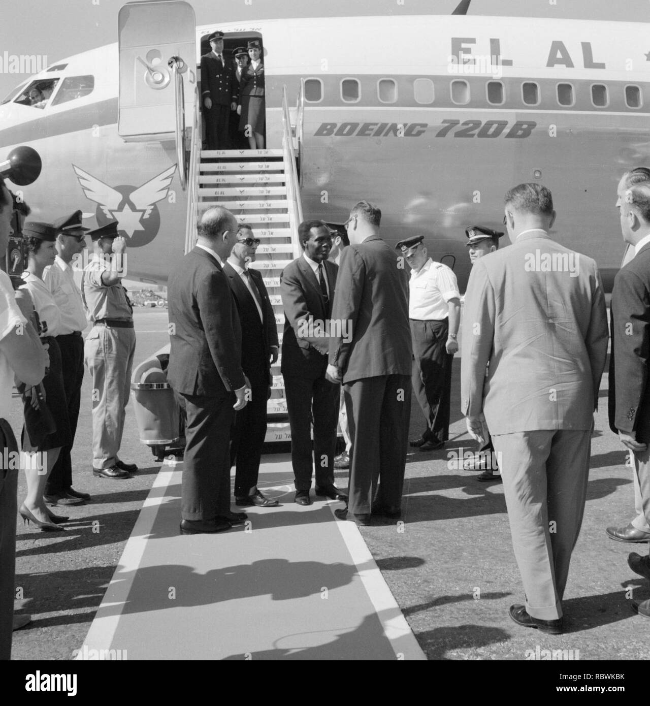 Aankomst van een buitenlandse delegatie par Boeing 720 luchtvaartmaatschap Bestanddeelnr B van, 255-3127. Banque D'Images