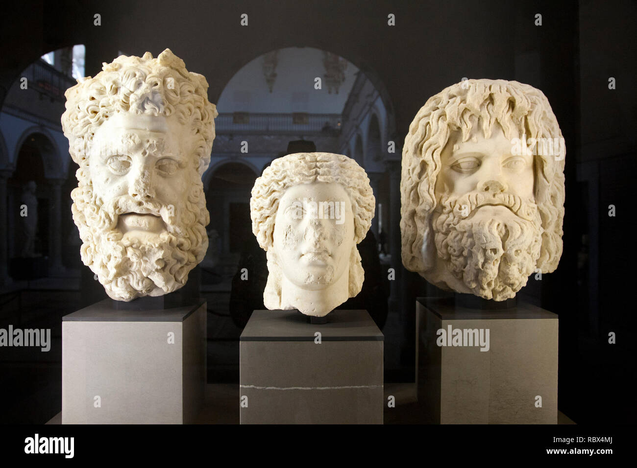 Portraits provenant de Gightis avec Hercules (à gauche) et Jupiter Sérapis (droite), Musée national du Bardo, Tunis, Tunisie, Afrique Banque D'Images