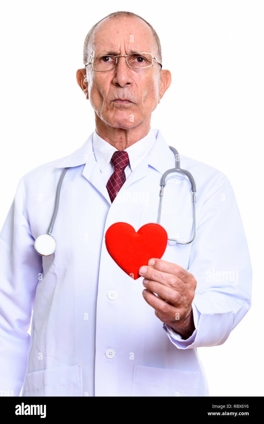 Studio shot of senior woman doctor holding red heart Banque D'Images