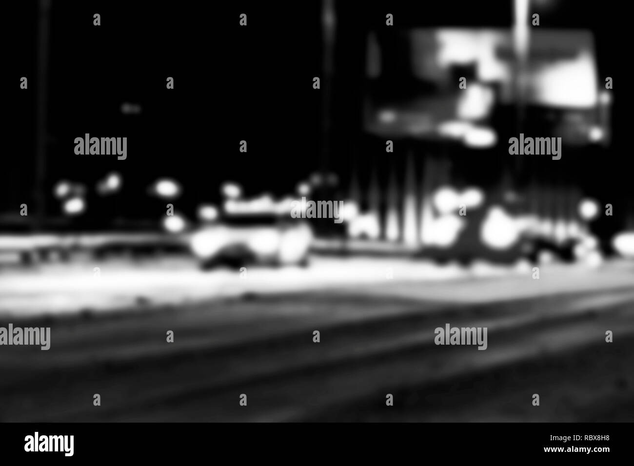 Vue de la ville de nuit dans le flou. Feux de circulation vitesse ville photo floue. La vie de la rue image flou d'. Rue avec des voitures et de la circulation de l'image flou artistique. En route big ci Banque D'Images