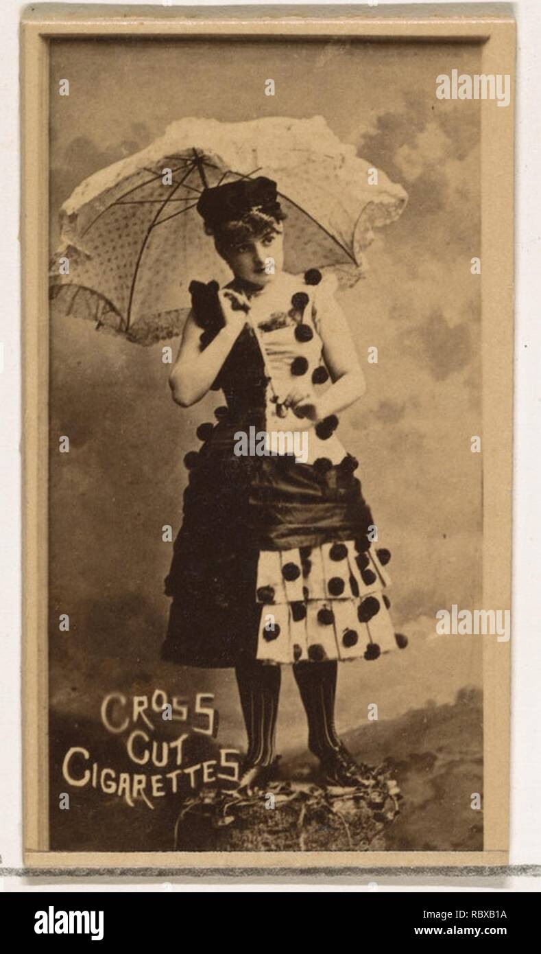 644231 Editeur : Publié par W. Duc, Sons & Co., New York et Durham, N.C., l'actrice tenant un parasol, acteurs et actrices de la série (N145-1) émis par le duc Sons & Co. pour promouvoir Cross cut Cigarettes, 1880, d'albumen photo, feuille : 2 1/2 ? 1 3/8 in. (6.4 ? 3,5 cm). Banque D'Images