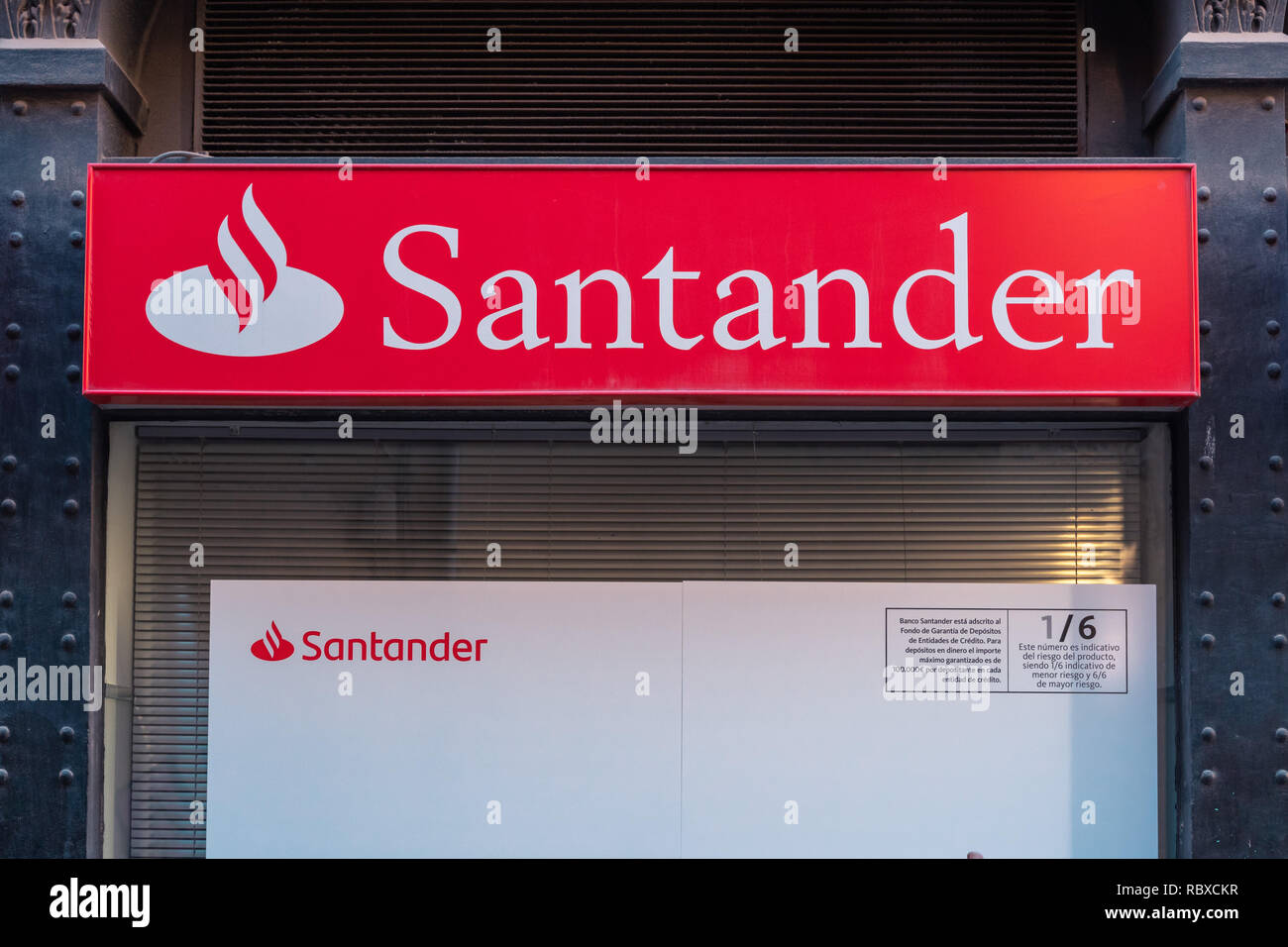 Valencia, Espagne - 12 janvier 2019 : Santander Bureau de la Banque  mondiale dans le centre-ville de Valence, l'une des plus grandes banques  espagnoles. Institution bancaire et de crédit Photo Stock - Alamy