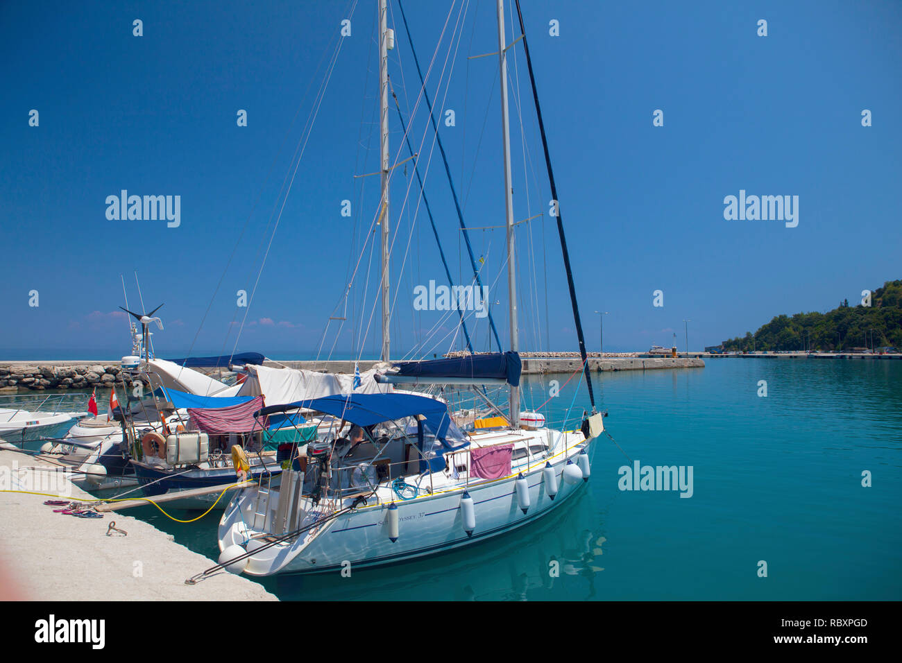 Bateaux au port de plaisance de Poros, Kefalonia, Grèce, Juillet Banque D'Images