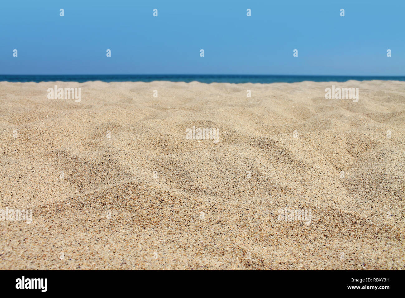 Vide tranquille plage de sable de près. Banque D'Images