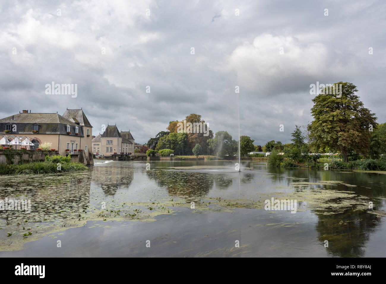 La grande fontaine dans la Loire à La Flèche, dans la région de la Loire de France Banque D'Images