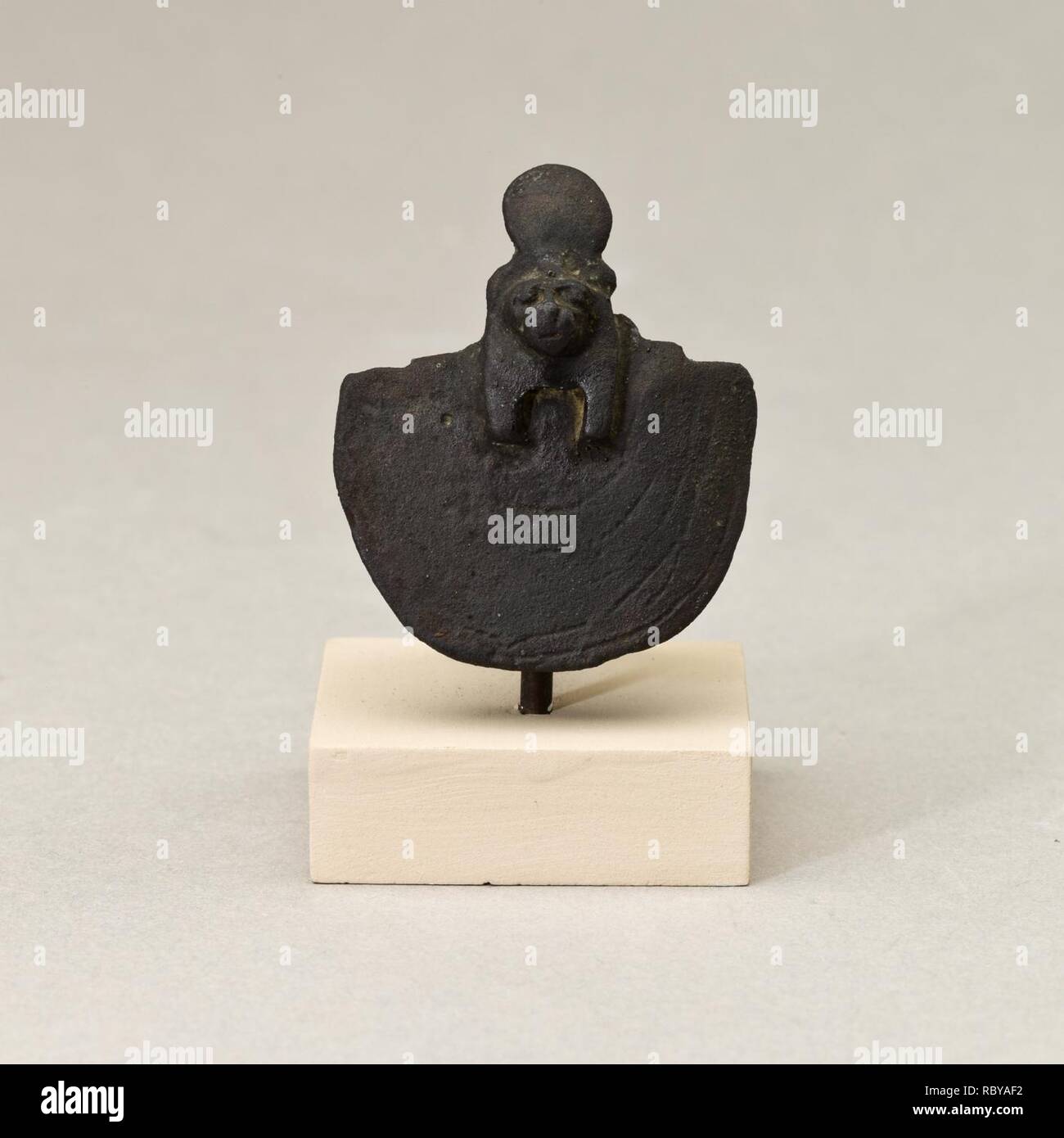 570661 Égide de Bastet Banque D'Images