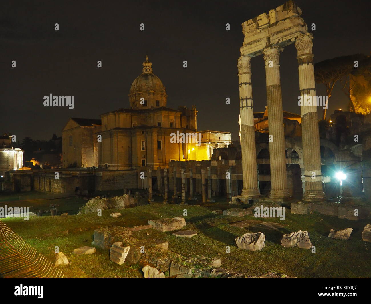 Forum romain par nuit - Rome Banque D'Images