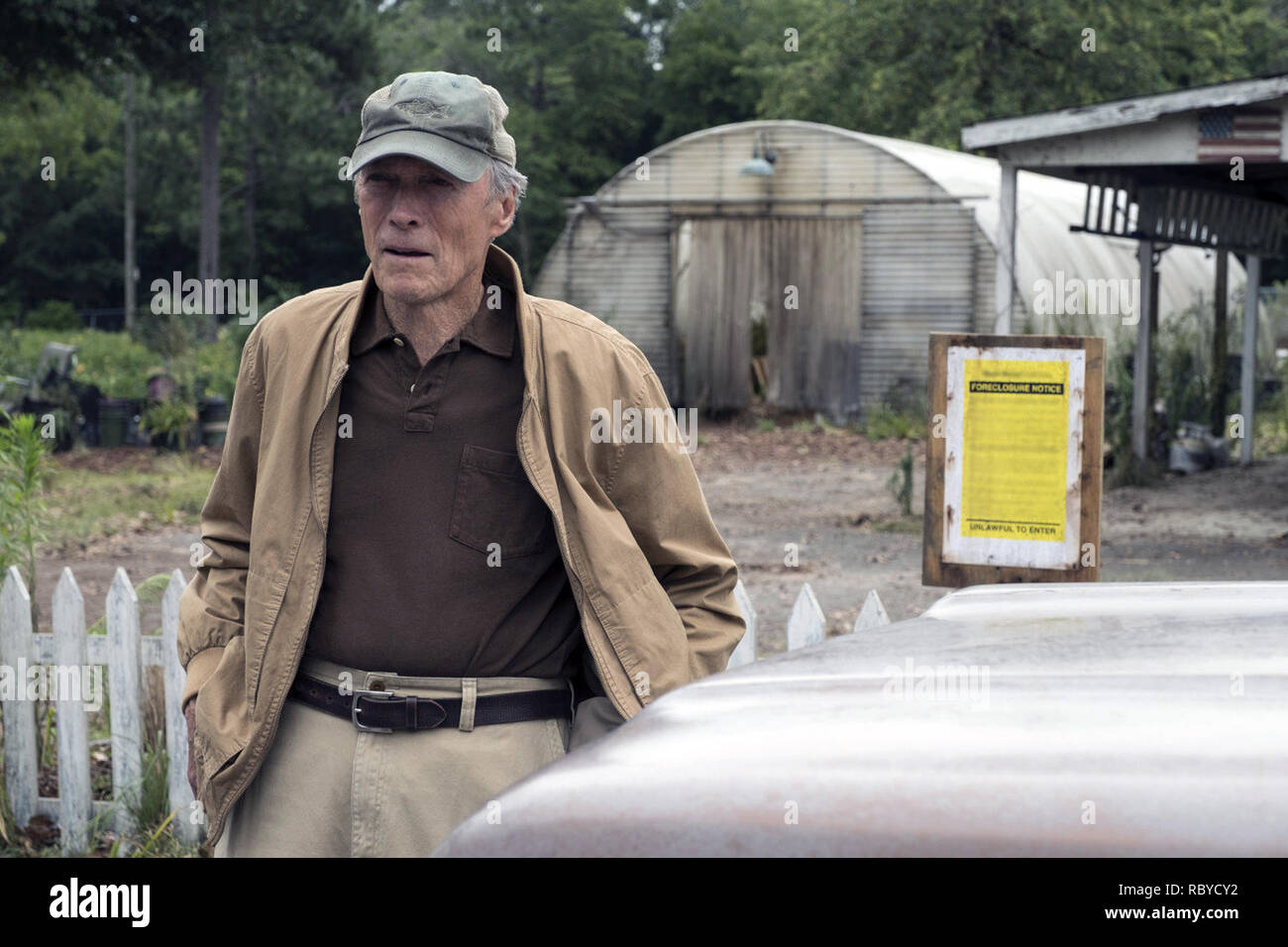 Le mulet est un film américain de 2018 produit et réalisé par Clint Eastwood, qui joue également le rôle principal. Cette photo est pour un usage éditorial uniquement et est l'auteur de la société film et/ou le photographe attribué par le film ou la société de production et ne peut être reproduite que par des publications dans le cadre de la promotion du film ci-dessus. Un crédit obligatoire pour l'entreprise de film est nécessaire. Le photographe devrait également être portés lorsqu'il est connu. Banque D'Images