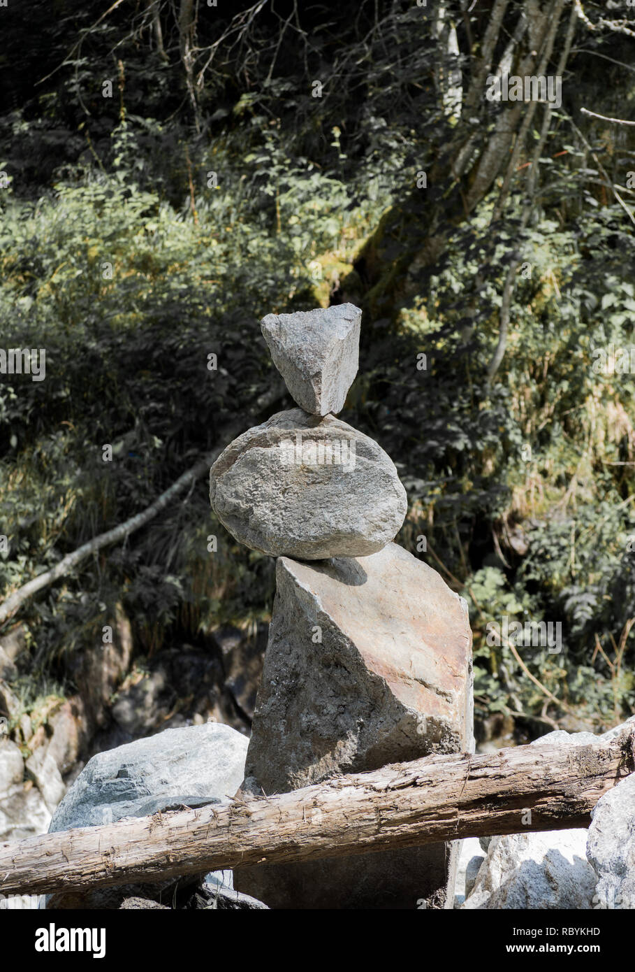 Pile de pierre et de l'écorce Banque D'Images