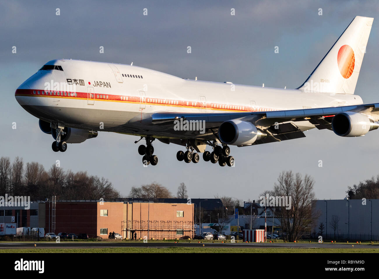 AMSTERDAM, Pays-Bas - JAN 9, 2019 : Japanese Air Force 1 Boeing 747 portant le Premier ministre japonais Shinzo Abe pour une courte visite Banque D'Images