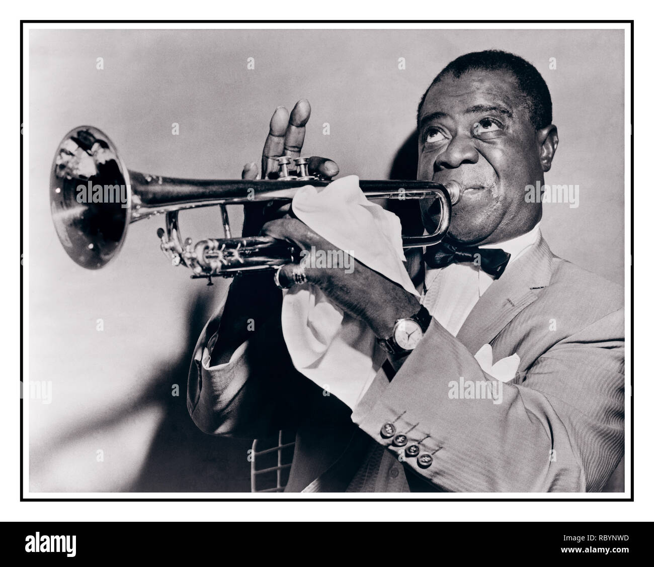 Louis Armstrong “Satchmo” chanteur et musicien de Jazz, jouant son archive de trompette des années 1950. Acteur Street artiste trompettiste chef d'orchestre jazz musicien chanteur partition film compositeur acteur de film. Grammy Lifetime Achievement Award (1972) Banque D'Images