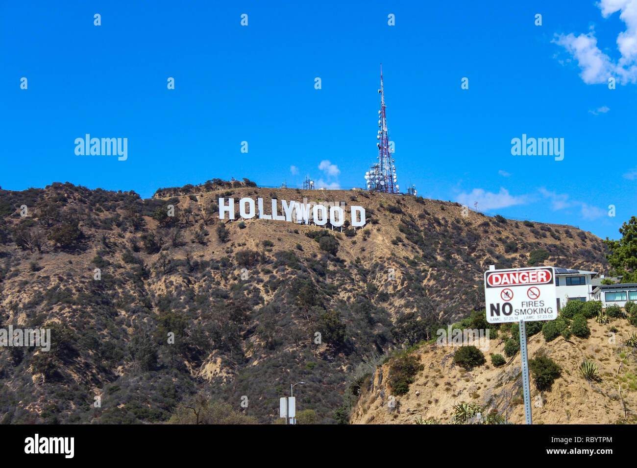Le Hollywood Sign (anciennement l'Hollywoodland signe) est un monument américain et icône culturelle surplombant Hollywood, Los Angeles, Californie Banque D'Images