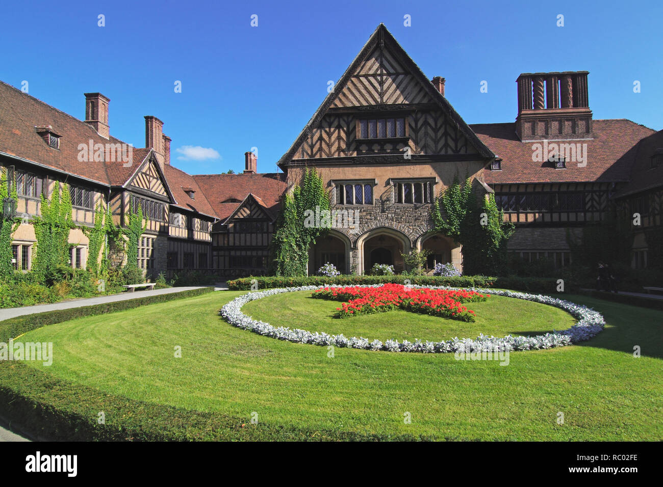 Schloss Cecilienhof, Innenhof mit rotem Stern, Neuer Garten, Potsdam, Brandebourg, Allemagne, Europa | Château Cecilienhof, nouveau jardin, Potsdam, Bran Banque D'Images