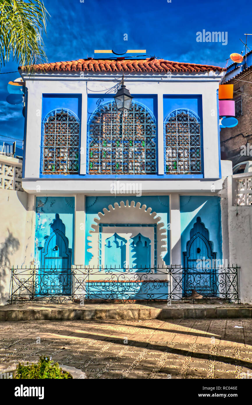 L'architecture de style arabe dans la belle ville de Chefchaouen ou Chaouen, un des endroits les plus visités par les touristes Banque D'Images
