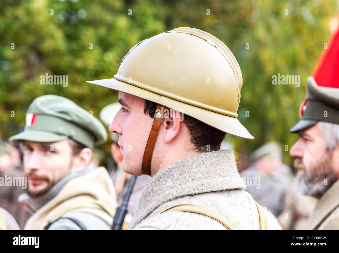 Samara, Russie - 6 octobre 2018 : des membres non identifiés de reconstitution historique bataille dans la guerre civile russe en 1918 Banque D'Images