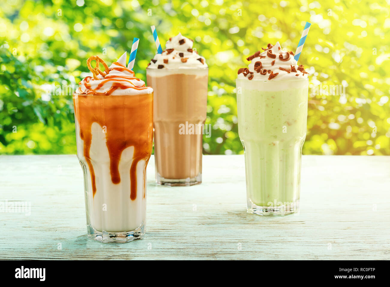 Verres d'assorted milkshakes Banque D'Images
