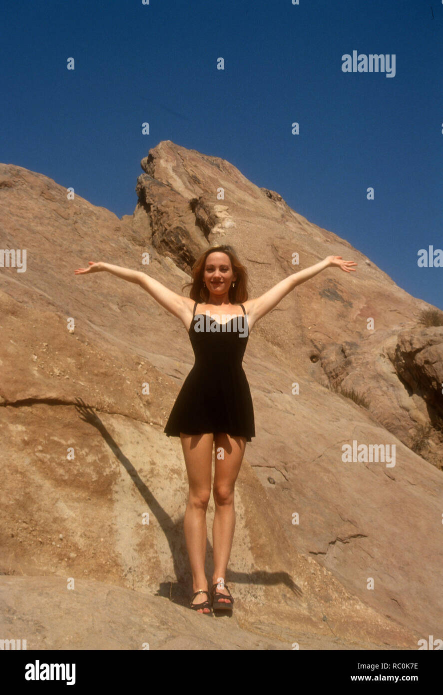 LOS ANGELES, CA - le 18 août : (exclusive), actrice Natasha Gregson Wagner pose à une séance photo le 18 août 1993 dans le désert de Mojave à Los Angeles, Californie. Photo de Barry King/Alamy Stock Photo Banque D'Images