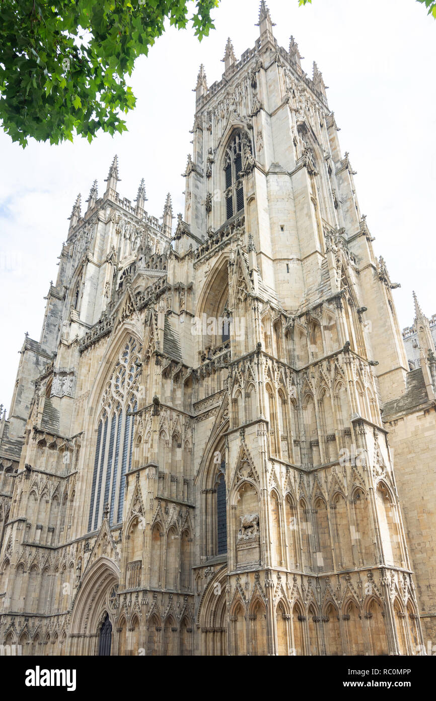 West Towers, York Minster, Deangate, York, North Yorkshire, Angleterre, Royaume-Uni Banque D'Images