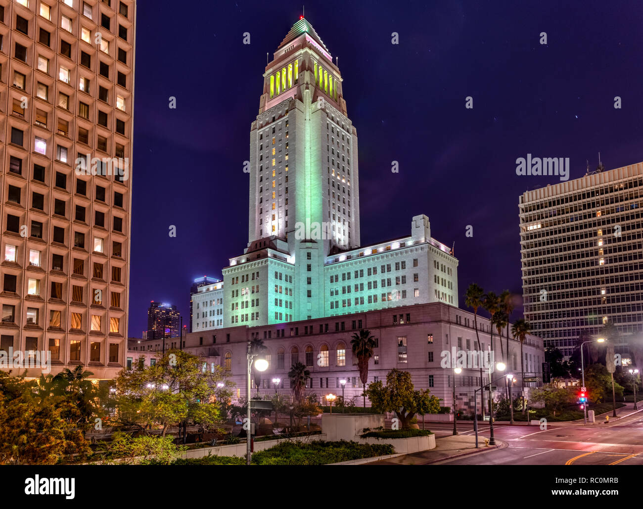 Los Angeles City Hall Building de nuit en Californie, États-Unis Banque D'Images