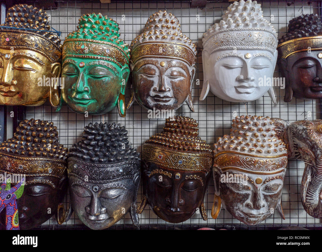 Masque de visage de souvenirs à Ubud marché sur la rue principale, l'Indonésie Banque D'Images