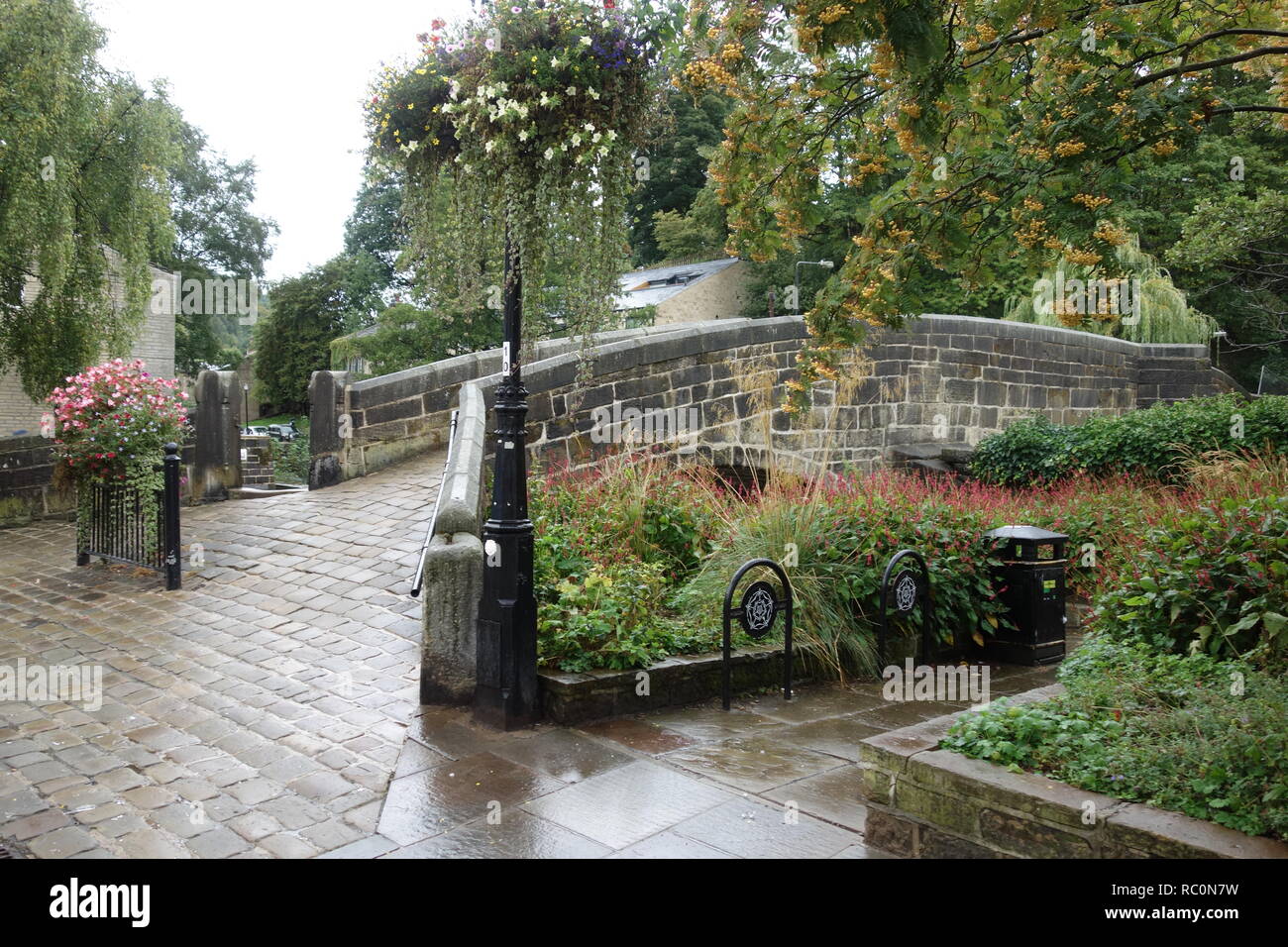 Le vieux pont de Hebden Packhorse à Hebden Bridge, West Yorkshire, construit c.1510 Banque D'Images