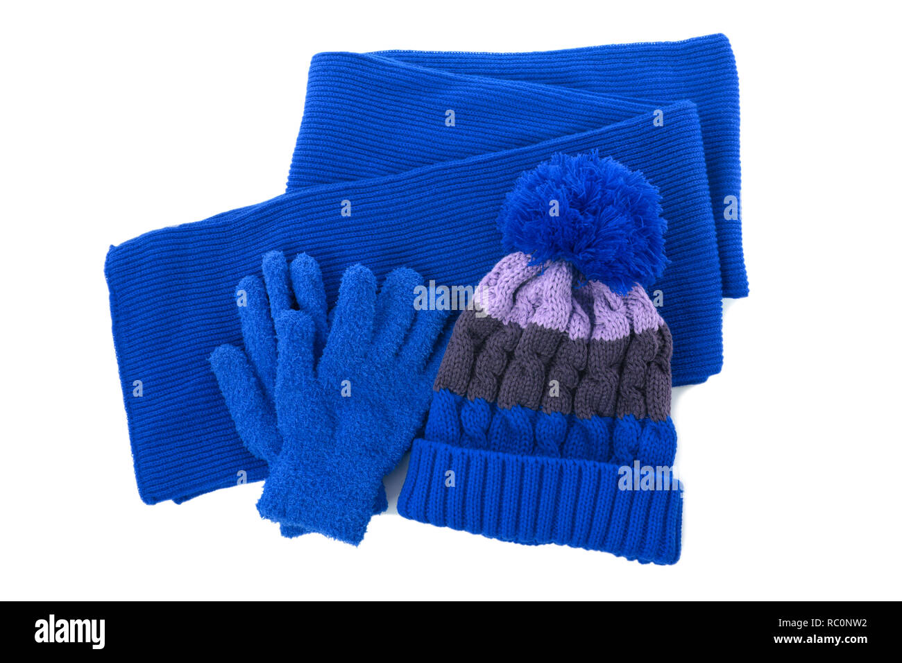 Hiver bleu bonnet, écharpe en tricot bobble isolés gants Banque D'Images