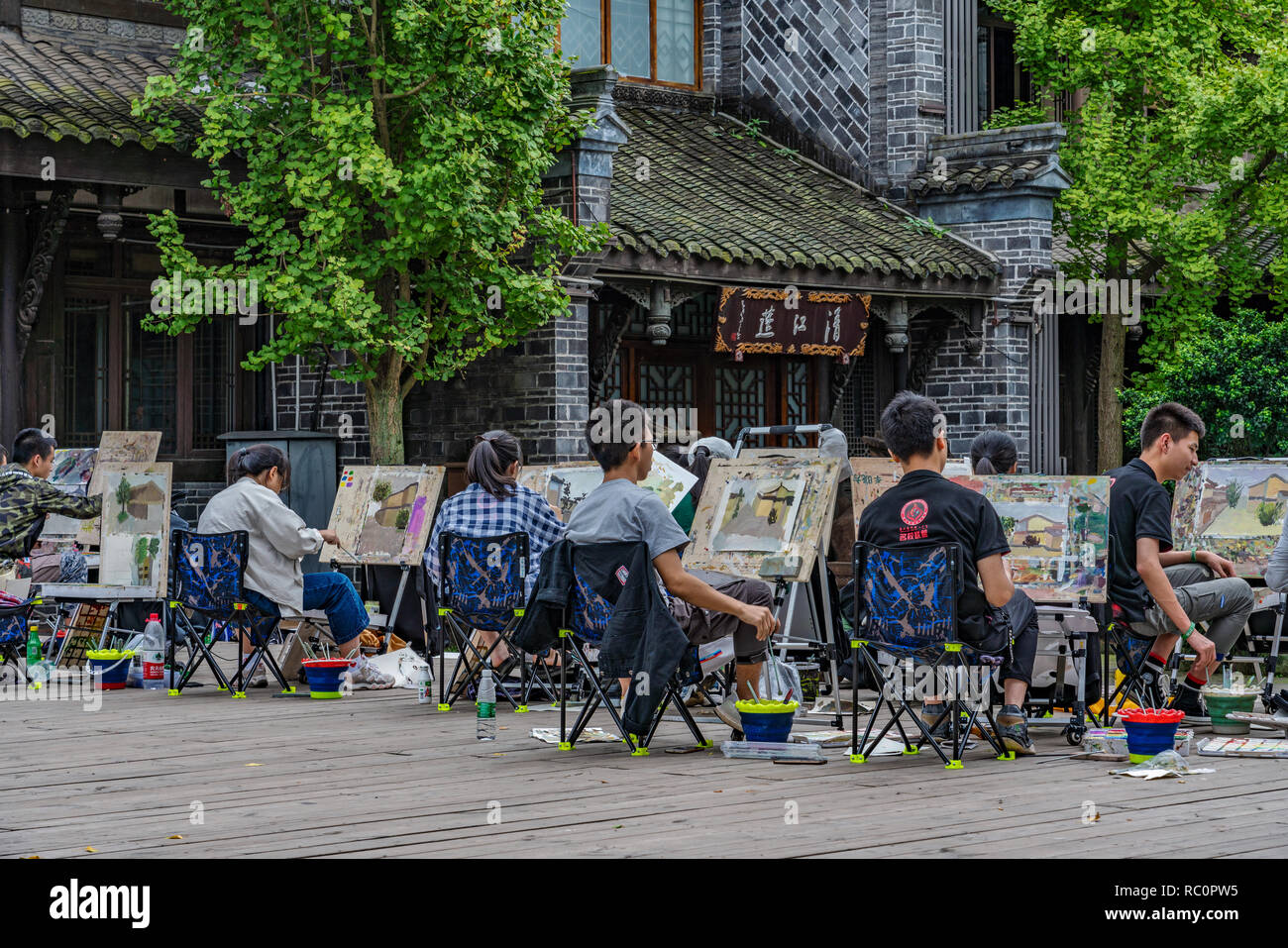 Shanghai, Chine - le 26 septembre : les étudiants d'Art ancien peinture de village à Huanglongxi ancienne ville le 26 septembre 2018 dans le Sichuan Banque D'Images