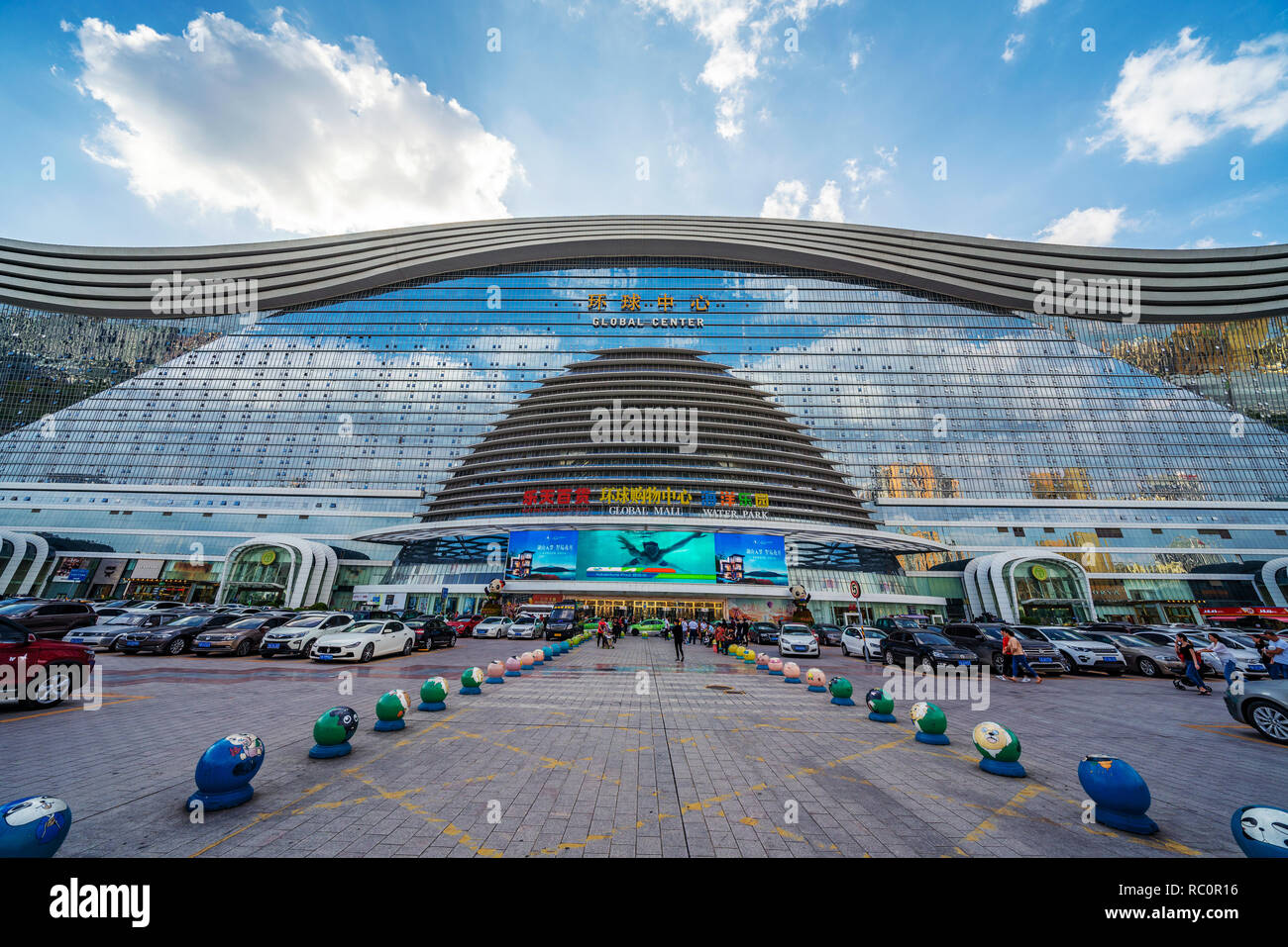 CHENGDU, CHINE - 28 SEPTEMBRE : c'est le siècle nouveau Centre mondial, c'est le plus grand centre commercial au monde et une célèbre destination de voyage sur Septem Banque D'Images