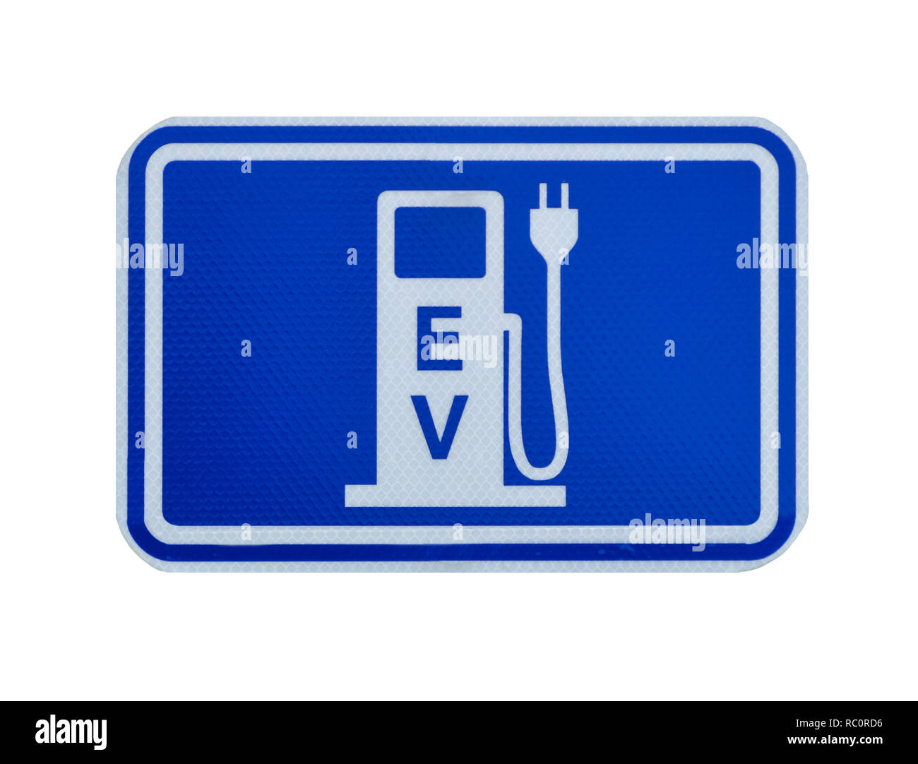 Panneau routier avec station de recharge EV sur fond blanc Banque D'Images