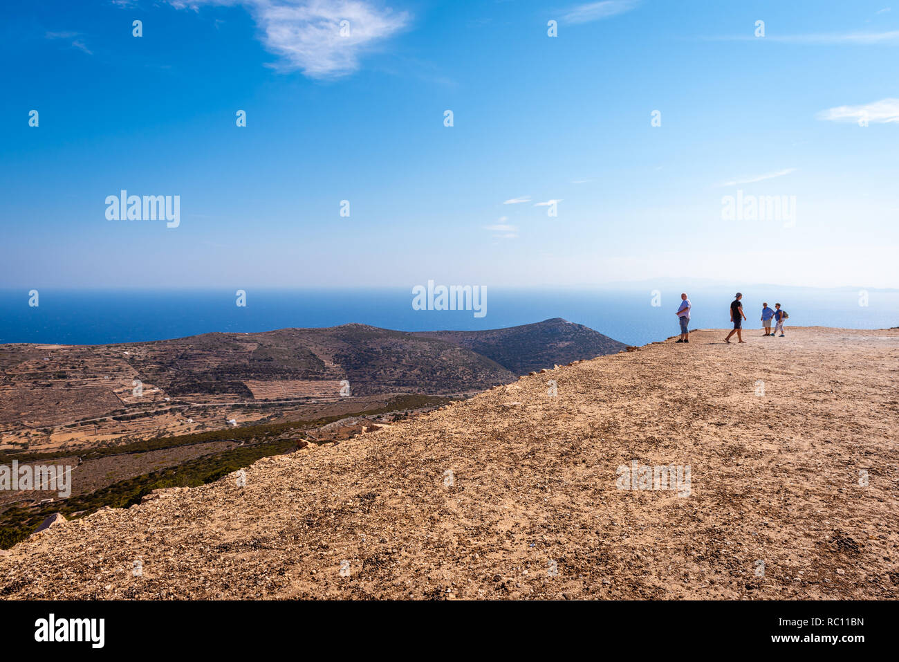 SIFNOS, GRÈCE - 12 septembre 2018 : une vue imprenable du haut de la montagne. L'île de Sifnos, Cyclades, Grèce Banque D'Images