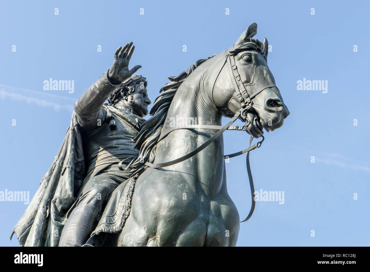 Monument à Carl August à Weimar en face de ciel bleu Banque D'Images