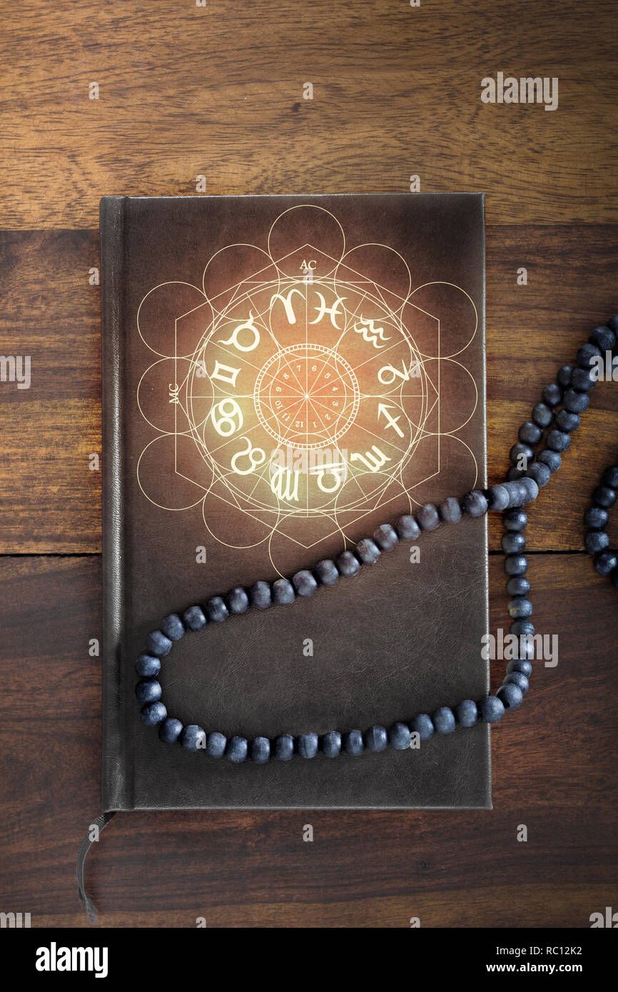 Livre de magie grimoire Banque D'Images