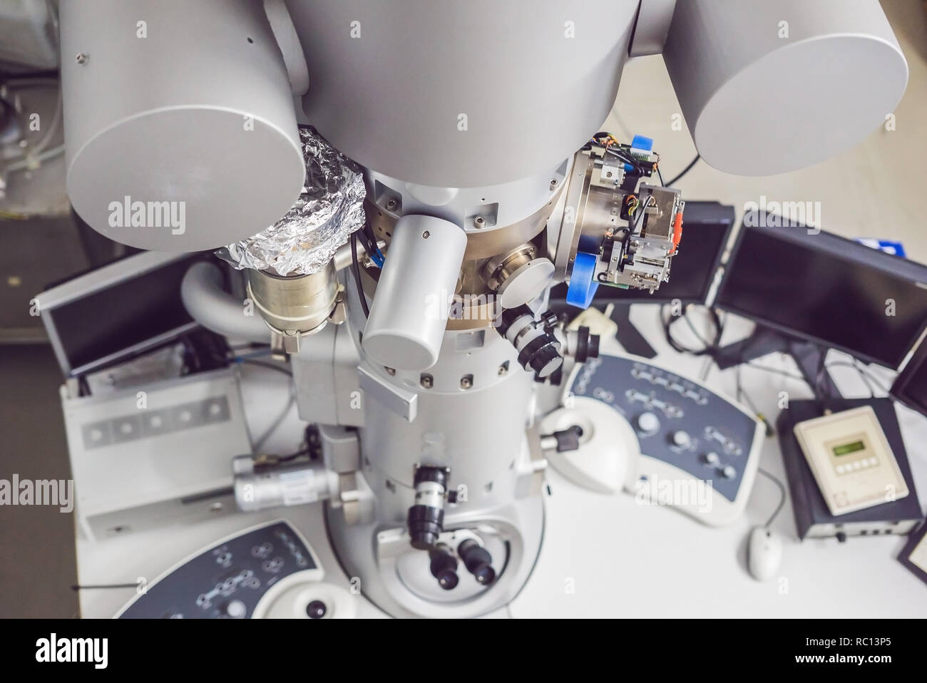 Microscope électronique à transmission dans un laboratoire scientifique Banque D'Images