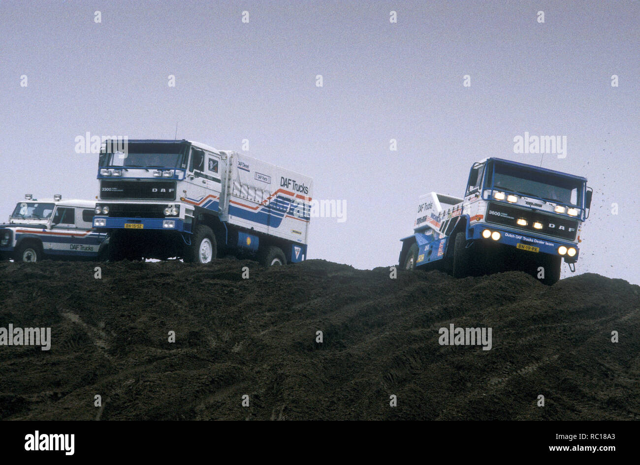 1986 DAF 3600 Turbo Twin et DAF 3300 Turbo 4x4 Paris Dakar Rally trucks Banque D'Images