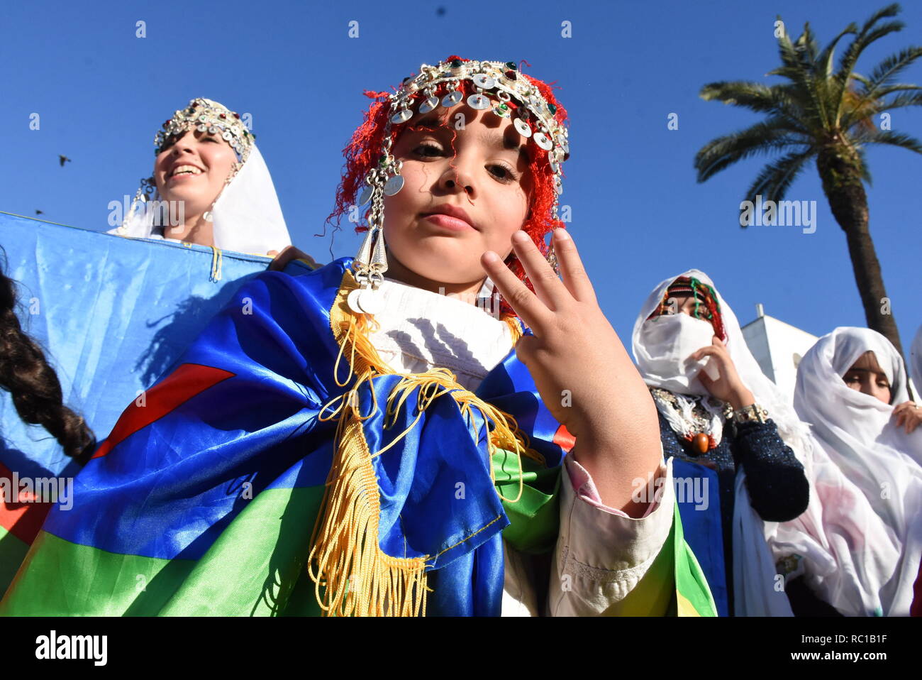 Rabat, Maroc. Jan 12, 2019. Une fille Amazighs (Berbères) participe à un rassemblement pour célébrer leur nouvelle année, connu sous le nom de Yennayer à Rabat, Maroc, le 12 janvier, 2019. Credit : Aissa/Xinhua/Alamy Live News Banque D'Images