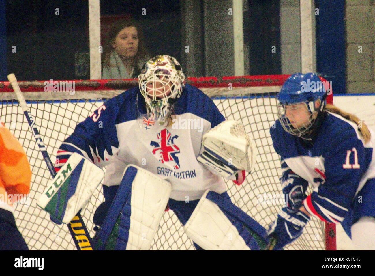 Dumfries, en Écosse, le 12 janvier 2019. Ella Howard jouant dans l'objectif de la Grande-Bretagne contre les Pays-Bas dans le Hockey sur glace 2019 U18 Women's World Championship, Division 1, Groupe B, à Dumfries bol de glace. Crédit : Colin Edwards/Alamy Live News. Banque D'Images