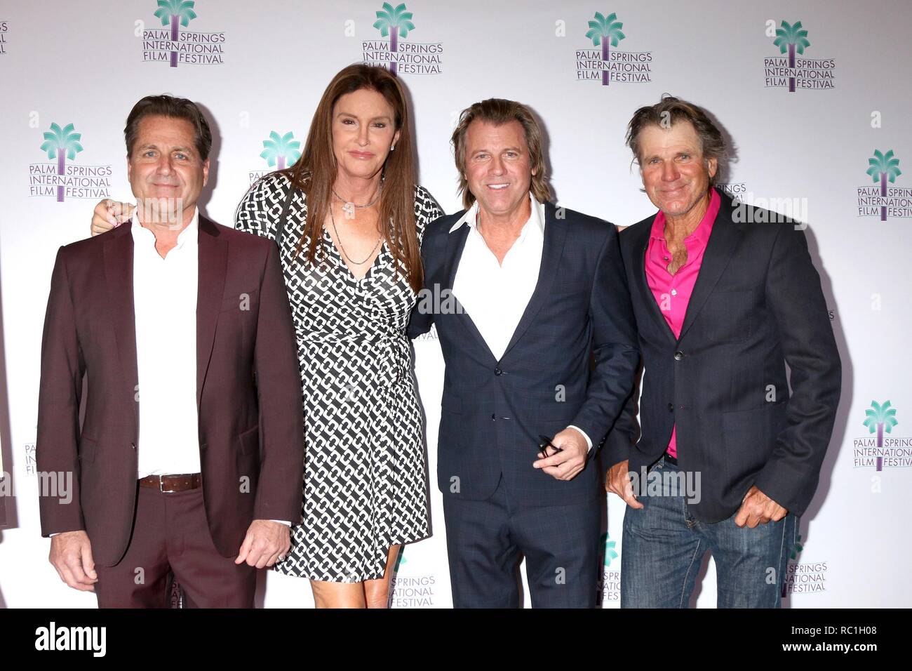 Palm Springs, CA. Jan 11, 2019. Jaems Van Patten, Caitlyn Jenner, Vincent Van Patten, Nels van Patten au niveau des arrivées pour marcher jusqu'à Vegas en première mondiale au 30ème Festival International du Film de Palm Springs, Richards Centre for the Arts à l'école secondaire de Palm Springs, Palm Springs, CA, le 11 janvier 2019. Credit : Priscilla Grant/Everett Collection/Alamy Live News Banque D'Images