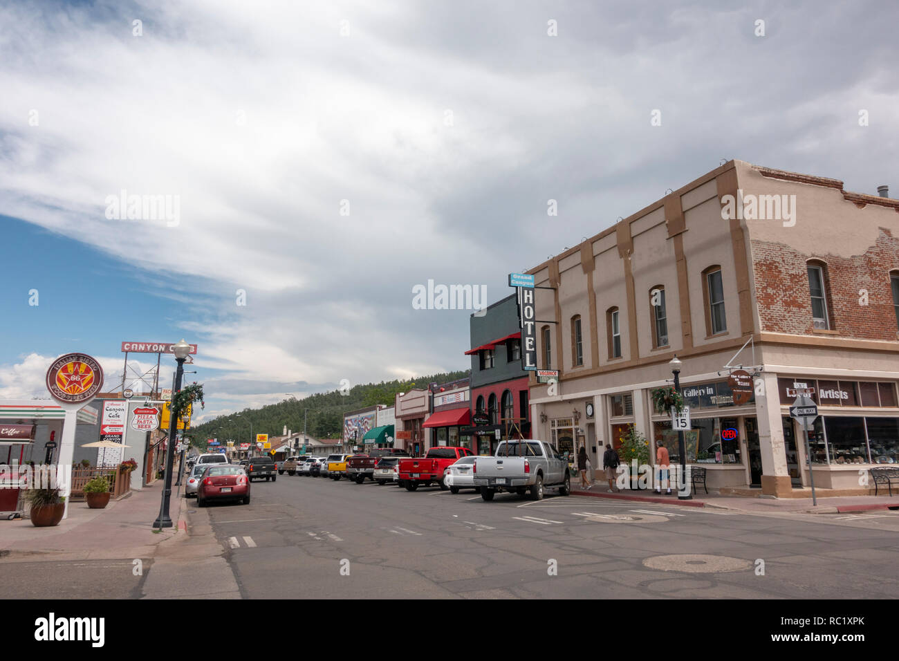 Vue générale le long de la route principale (route 66 Ouest) dans l'arrêt Williams, le nord de l'Arizona, USA. Banque D'Images