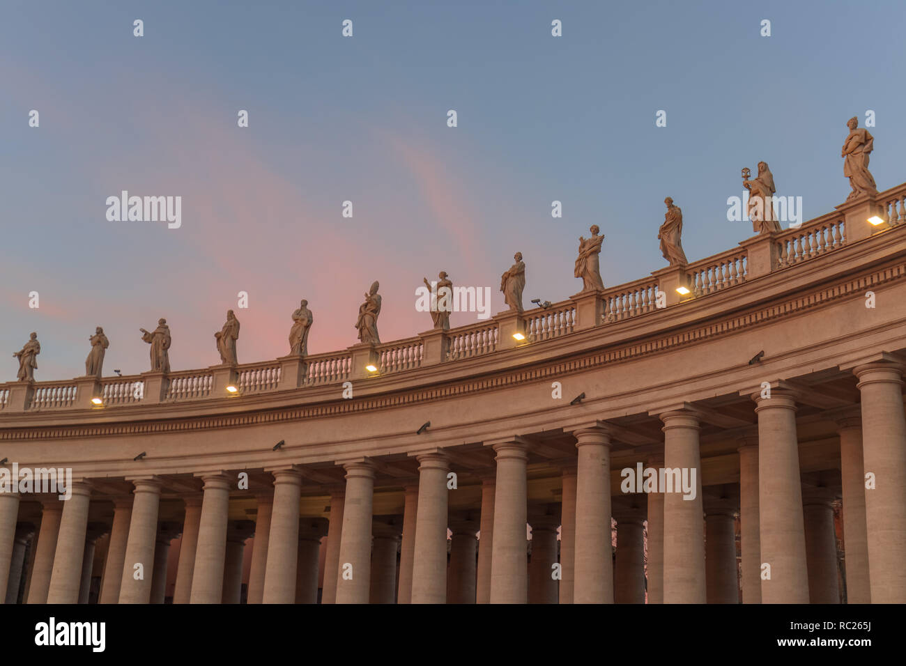 San Peter colonnade Banque D'Images