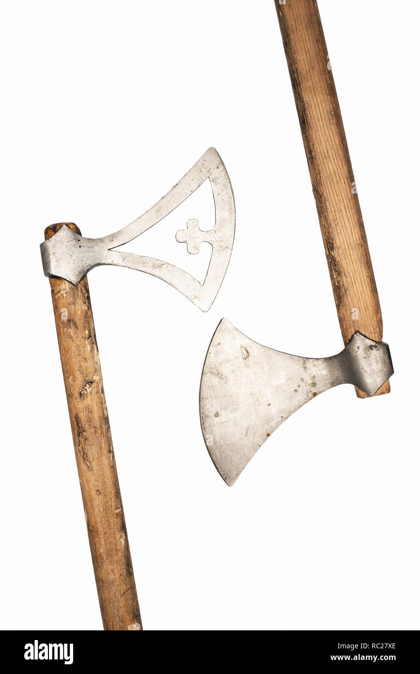 Deux anciennes armes isolé sur fond blanc. Axes Viking Banque D'Images