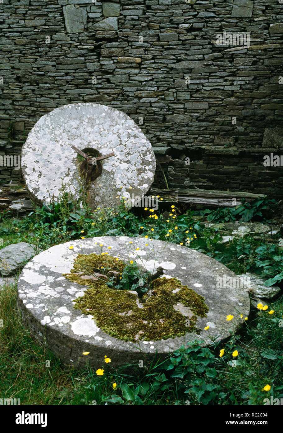 Hookin moulin à eau, moulin, mèche, Papa Westray, Orkney, undershot moulin à maïs situé juste au-dessus de la plage et sur une brûlure du Loch de Banque D'Images