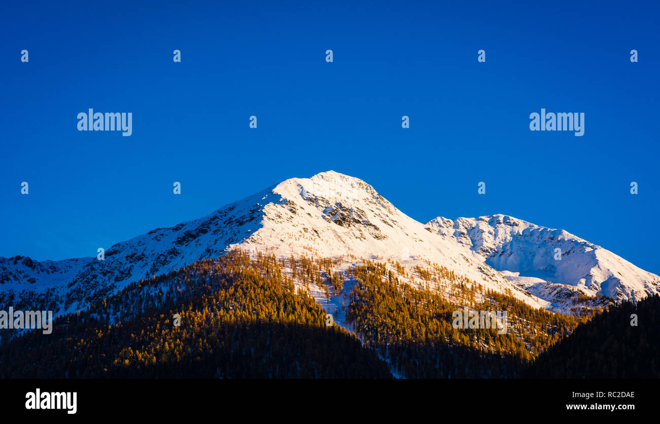 Montagnes des Dolomites, dans le paysage d'automne l'Ultental ( Val d'Ultimo ) dans le Tyrol du Sud, les Alpes, le nord de l'Italie, l'Europe. Beauté de la nature concept . Banque D'Images