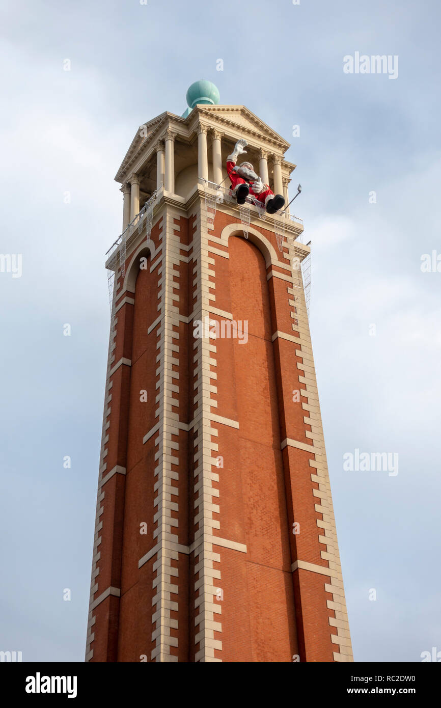 Le Père Noël en haut de Barton Square, à l'intu Trafford Centre, Manchester. Banque D'Images