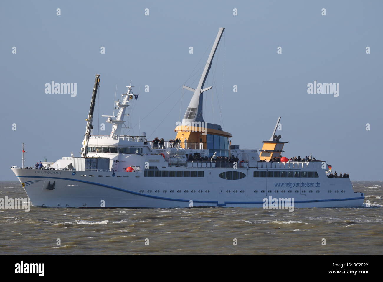 Le navire à passagers Helgoland arrive le 20 mars 2016 au port de Cuxhaven venant de l'île de Helgoland. Banque D'Images