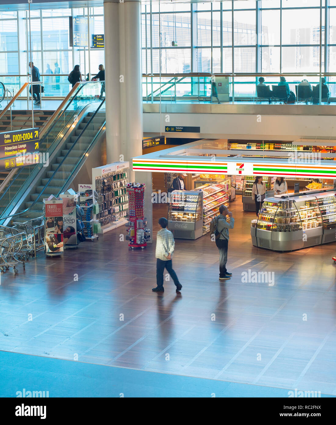 Danemark - COPENHAGUE, 13 juin 2018 : les personnes à l'hôtel de l'aéroport Kastrup de Copenhague. Kastrup est le principal aéroport international de Copenhague, Denma Banque D'Images