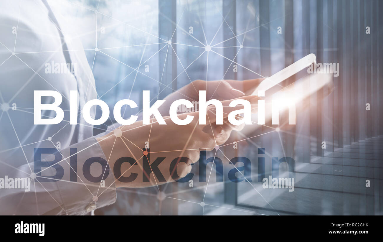 Businessman dans blockchain cryptocurrency concept. Technique mixte. Banque D'Images
