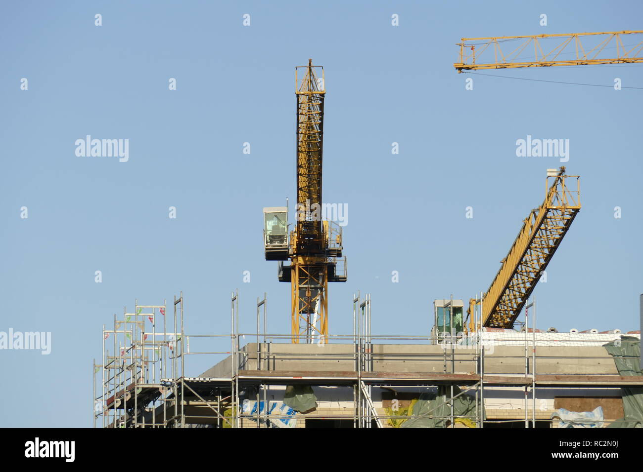 La construction résidentielle et commerciale dans la brême Überseestadt, échafaudages, site de construction, shell, Brême, Allemagne, Europe je Wohn-und Geschäftshaus Banque D'Images