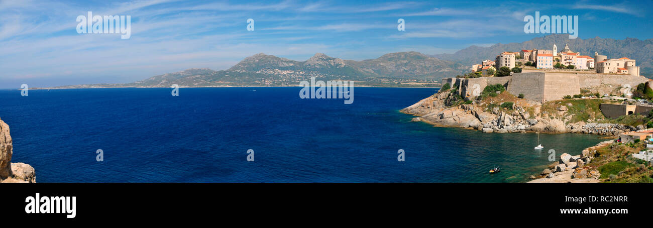 Autour de la Corse - Calvi Citadelle & le Golfe de Calvi - panorama Banque D'Images